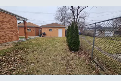 9319 S Calumet Avenue, Chicago, IL 60619 - Photo 15