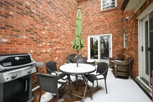 827 N Driveway, Glen Ellyn, IL 60137 - Photo 23