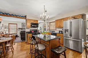 827 N Driveway, Glen Ellyn, IL 60137 - Photo 9