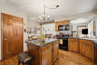 827 N Driveway, Glen Ellyn, IL 60137 - Photo 5