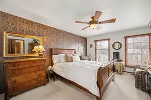 827 N Driveway, Glen Ellyn, IL 60137 - Photo 17