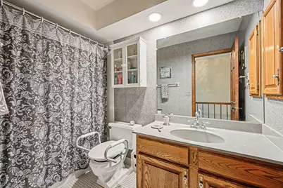 827 N Driveway, Glen Ellyn, IL 60137 - Photo 21