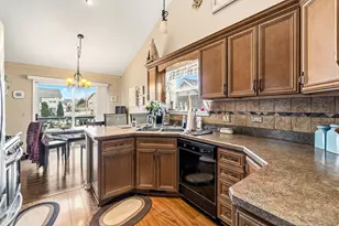 1139 Ironwood Ct, Elgin, IL 60120 - Photo 11