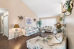 1139 Ironwood Ct, Elgin, IL 60120 - Photo 5