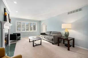 97 N Kenilworth Ave, Glen Ellyn, IL 60137 - Photo 3