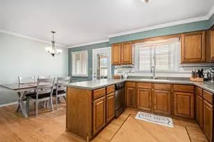 97 N Kenilworth Ave, Glen Ellyn, IL 60137 - Photo 5