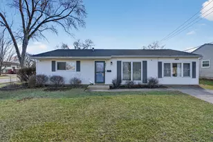 401 Concord Dr, Streamwood, IL 60107 - Photo 1