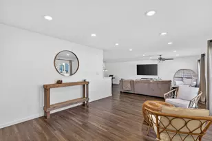 401 Concord Dr, Streamwood, IL 60107 - Photo 7