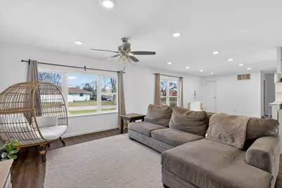 401 Concord Drive, Streamwood, IL 60107 - Photo 3