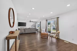 401 Concord Dr, Streamwood, IL 60107 - Photo 5