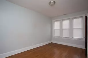 7637 S Phillips Ave, Chicago, IL 60649 - Photo 3