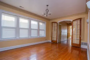 7637 S Phillips Ave, Chicago, IL 60649 - Photo 17