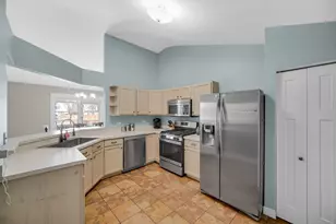 3025 Coastal Dr, Aurora, IL 60503 - Photo 9