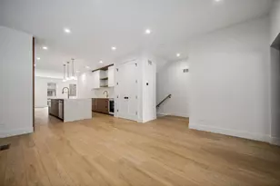 1124 W Addison St, Chicago, IL 60613 - Photo 11