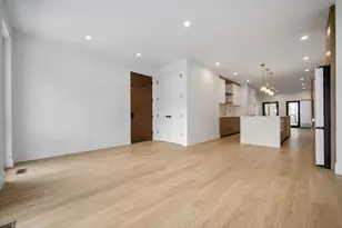 1124 W Addison St, Chicago, IL 60613 - Photo 5