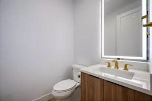 1124 W Addison St, Chicago, IL 60613 - Photo 11