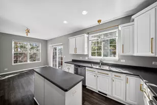 2321 Hudson Cir, Aurora, IL 60502 - Photo 11