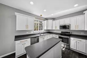 2321 Hudson Cir, Aurora, IL 60502 - Photo 13