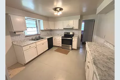 331 N Illinois Avenue, Salem, IL 62881 - Photo 5