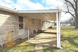 331 N Illinois Ave, Salem, IL 62881 - Photo 13