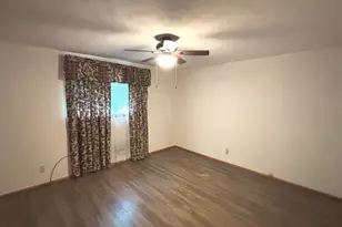 331 N Illinois Ave, Salem, IL 62881 - Photo 9