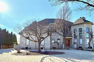 904 S Edgewood Ln, Mount Prospect, IL 60056 - Photo 3