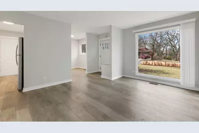 108 Walnut Drive, Streamwood, IL 60107 - Photo 7