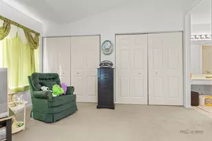 422 Sandhurst Ln, South Elgin, IL 60177 - Photo 13