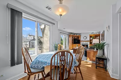 1060 Cliff View Lane, Carol Stream, IL 60188 - Photo 7