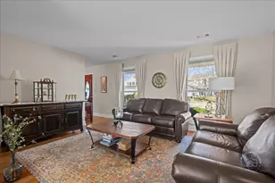 1060 Cliff View Ln, Carol Stream, IL 60188 - Photo 3