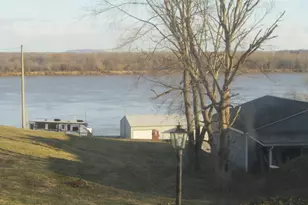 423 3rd St, Rosiclare, IL 62982 - Photo 3