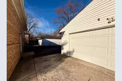 15565 Madison Avenue, Dolton, IL 60419 - Photo 23