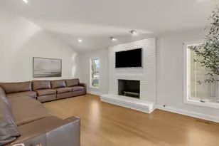 2331 Mohawk Ln, Glenview, IL 60026 - Photo 13