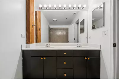 525 W Superior Street #430, Chicago, IL 60654 - Photo 11