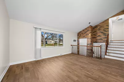 1917 E Pawnee Lane, Mount Prospect, IL 60056 - Photo 3