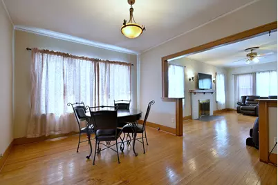 8 S Commonwealth Avenue, Aurora, IL 60506 - Photo 5