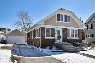 8 S Commonwealth Ave, Aurora, IL 60506 - Photo 1