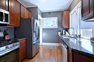 8 S Commonwealth Ave, Aurora, IL 60506 - Photo 7