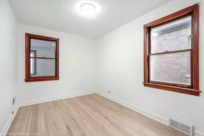 5944 W Foster Avenue, Chicago, IL 60630 - Photo 7