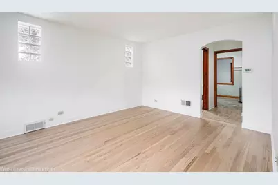 5944 W Foster Avenue, Chicago, IL 60630 - Photo 5