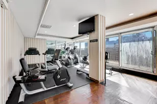 201 E Chestnut St, Chicago, IL 60611 - Photo 33