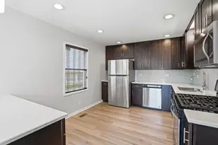 221 Davis Ln, Bolingbrook, IL 60440 - Photo 5