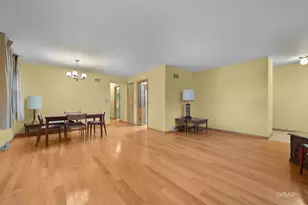 910 S Robert Dr, Mount Prospect, IL 60056 - Photo 7