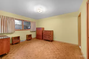 910 S Robert Dr, Mount Prospect, IL 60056 - Photo 17