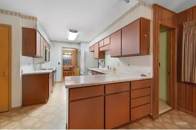 910 S Robert Drive, Mount Prospect, IL 60056 - Photo 9