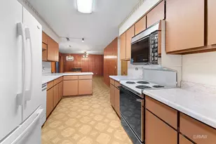 910 S Robert Dr, Mount Prospect, IL 60056 - Photo 11