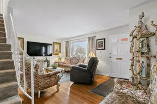 573 Shorely Dr, Barrington, IL 60010 - Photo 3