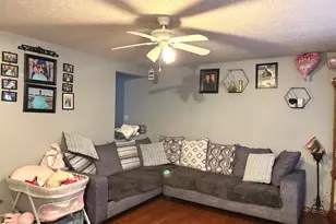 210 Linn Ct, North Aurora, IL 60542 - Photo 3