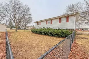 802 E 19th St, Sterling, IL 61081 - Photo 29