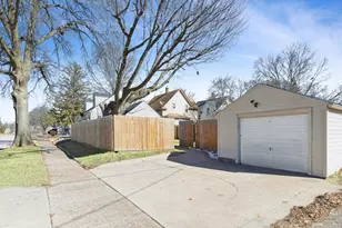 2800 15th St, Moline, IL 61265 - Photo 3